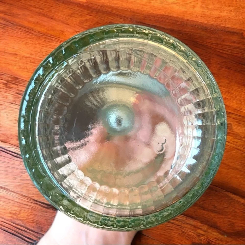 VINTAGE Glass Wine/Liquor Decanter with Stopper - Round Base